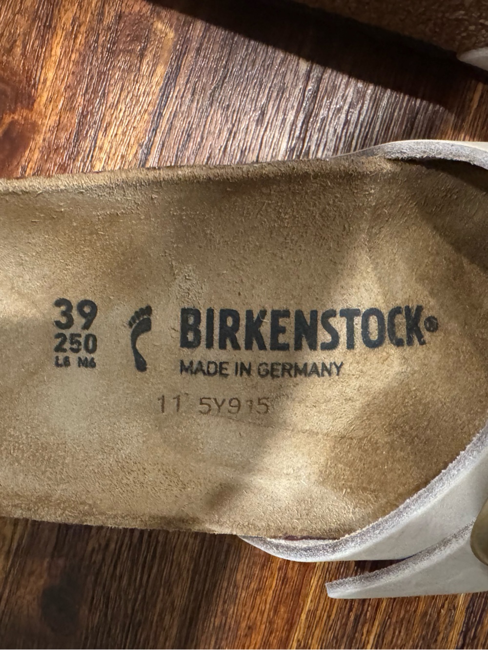 Birkenstock Madrid BIG BUCKLE Women's Sandal in Light Beige w/ Gold - worn ONCE! - Picture 4 of 9